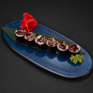 Ролл с угрём и огурцом