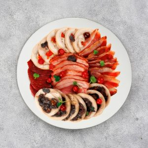 Ассорти национальных деликатесов