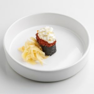 Фило суши с красной икрой