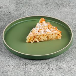 Пай с заварным кремом и яблоками