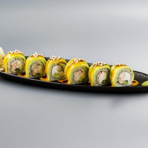 Ролл креветка, манго, авокадо