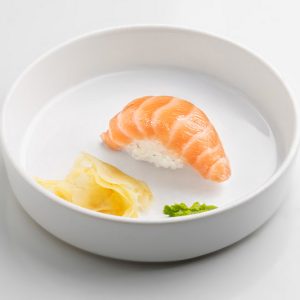 Нигири суши с лососем