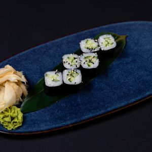 Ролл с авокадо