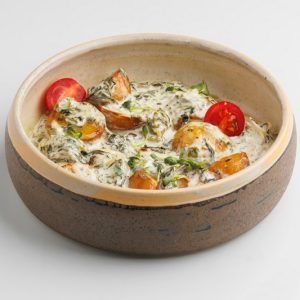 Молодой картофель в сливочно-шпинатном соусе